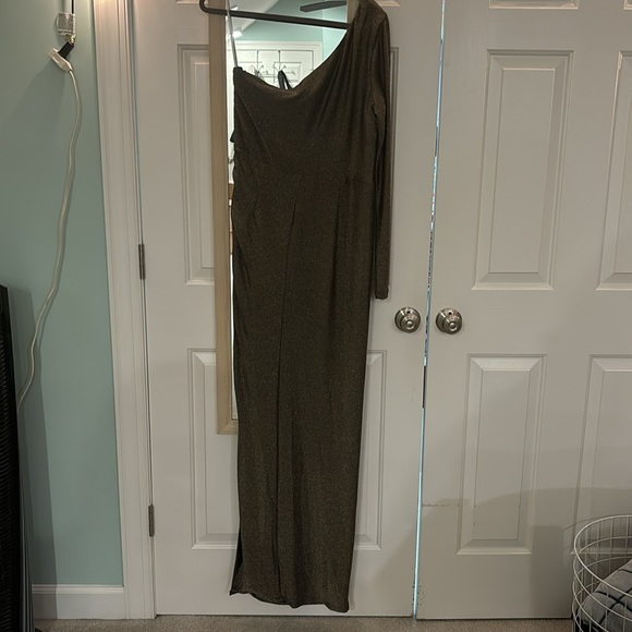 Formal Gold Dress with Slit - Picture 4 of 8